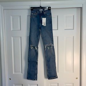 Zara denim jeans w/ distressed knees.